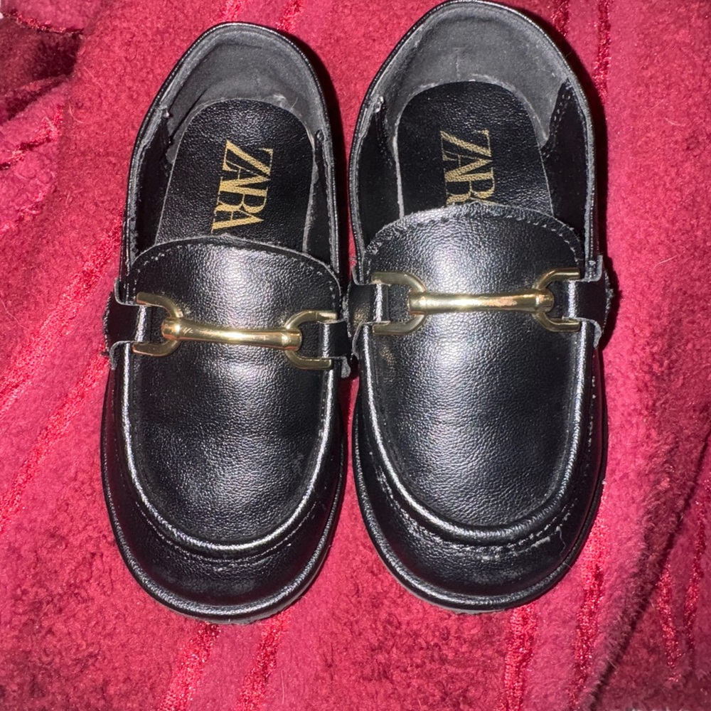 Zara black and gold buckle loafer for toddler size 7
